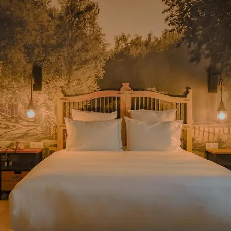 La Maison Centre Hotel