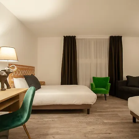 La Maison Centre Hotel