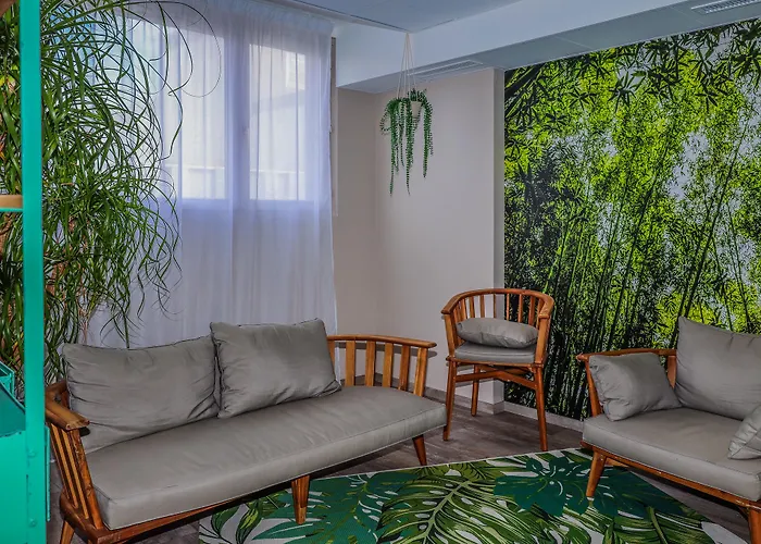 La Maison Centre Hotel